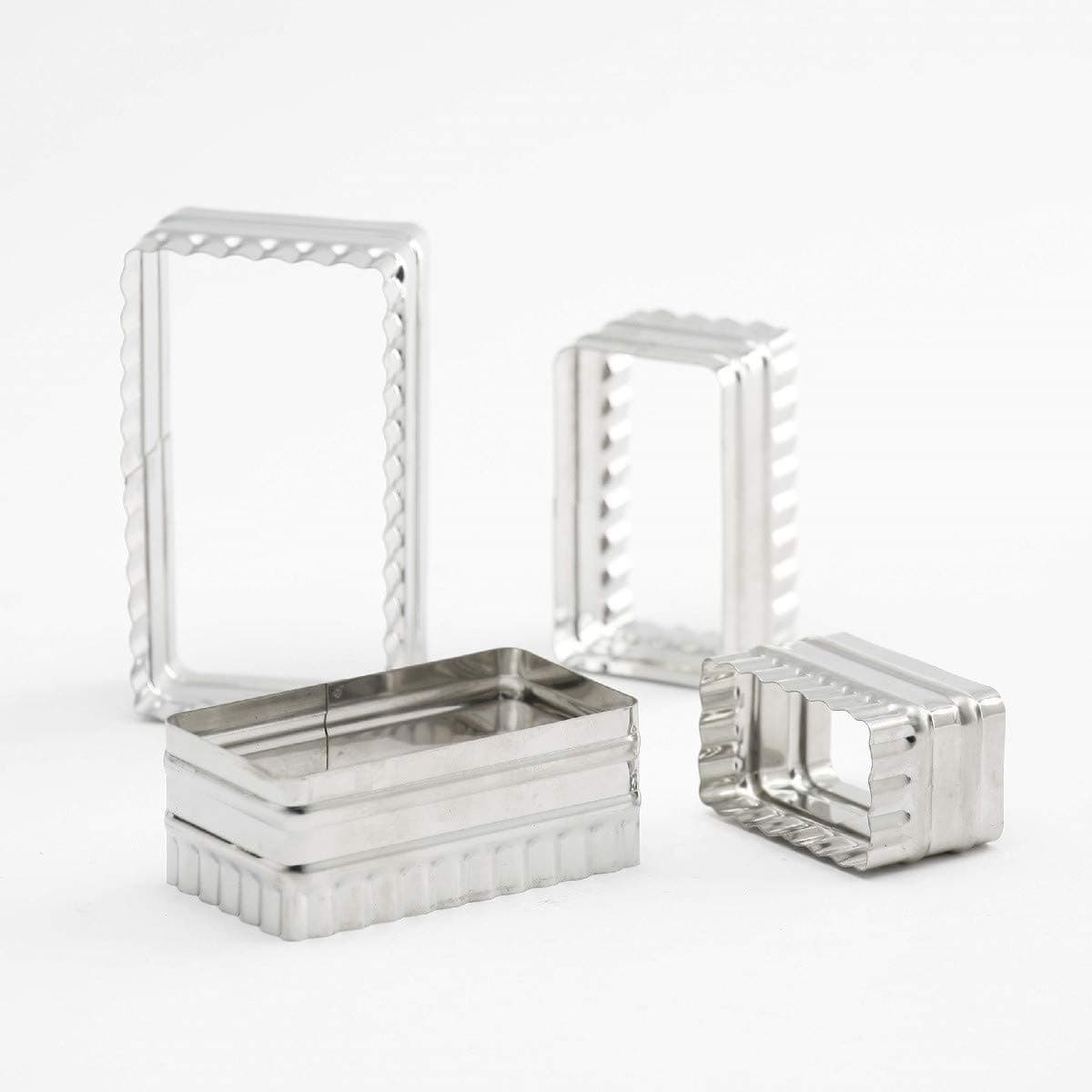 ThermohauserCookie Cutter Set Rust-Proof Rectangular Corrugated Edge 6.4 x 3.7 - 11.4 x 6.7 cm in Tin Storage Tin Stainless Steel