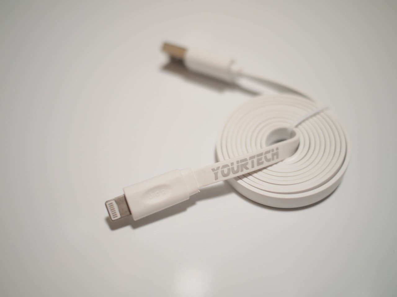 YourTech White Apple lighting cable 8 pin for iPhone 5S, 5C and 5, iPad, iPod 100cm /1meter long (3.25 feet) flat tangle free high quality charging and data sync cable