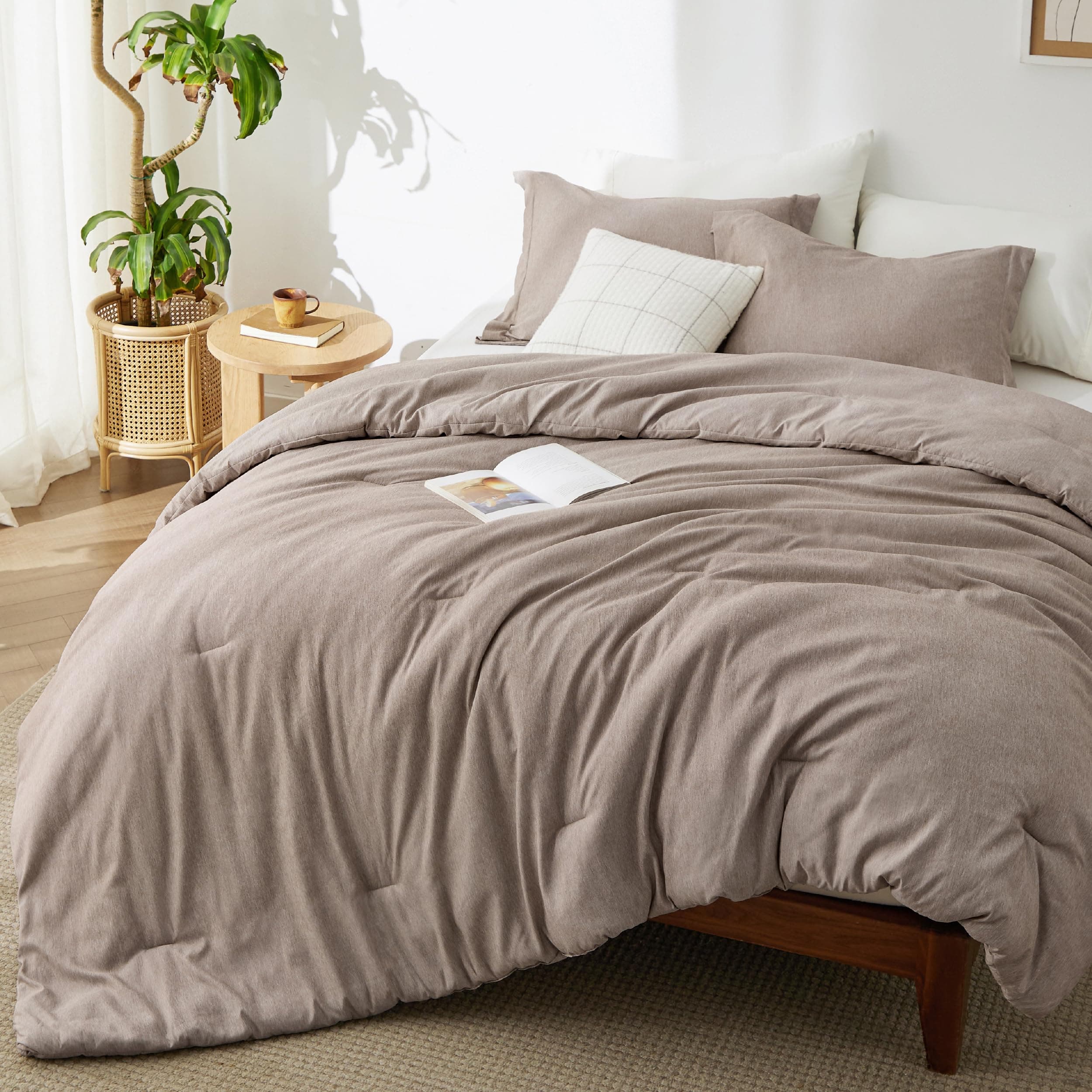 Bedsure Queen Comforter Set - Khaki Queen Size Comforter, Soft Bedding for All Seasons, Cationic Dyed Bedding Set, 3 Pieces, 1 Comforter (90"x90") and 2 Pillow Shams (20"x26"+2")