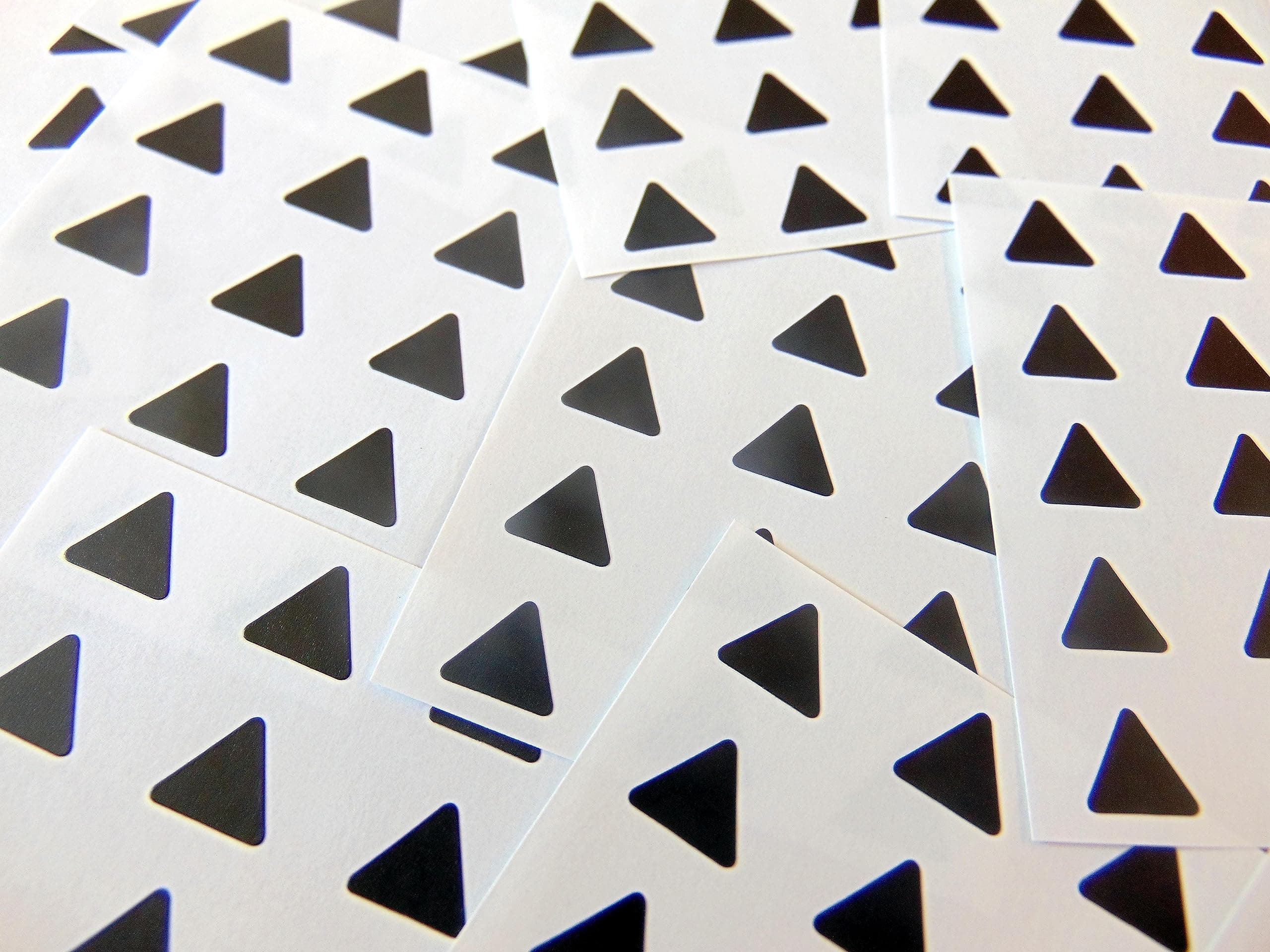 150 Labels, 10mm Triangle, Black, Colour Code Stickers, Self-Adhesive Sticky Coloured Labels